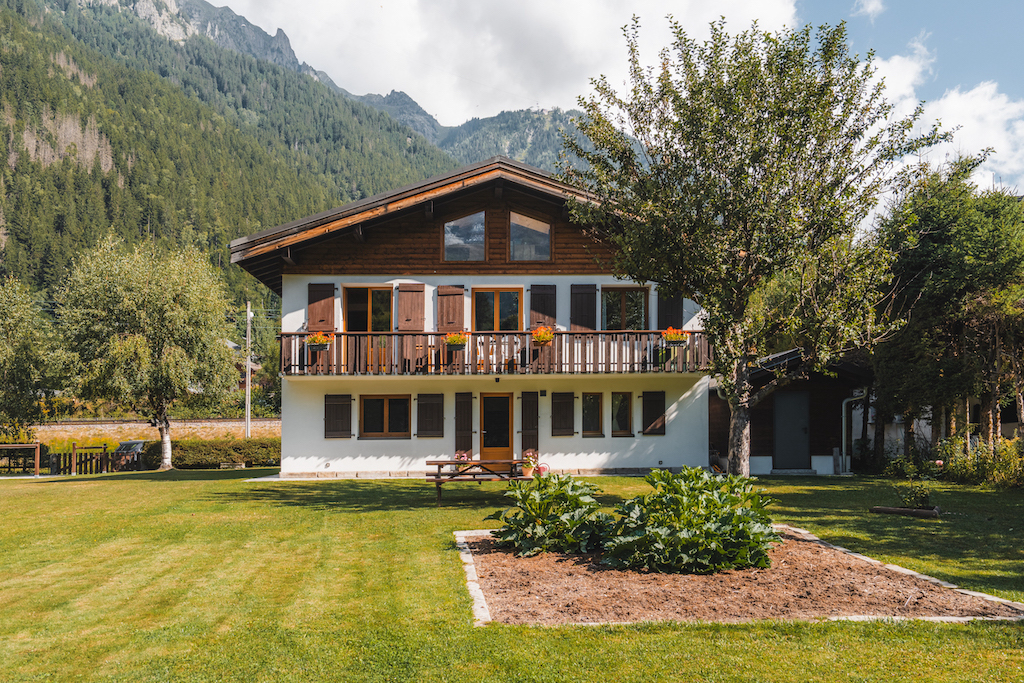 Charming chalet in Chamonix, peaceful setting close to the centre to town